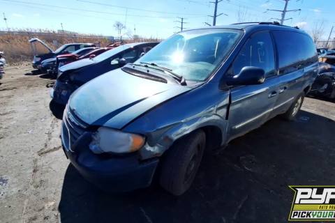 Photo of 2005 Chrysler Town & Country