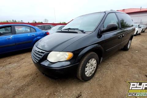 Photo of 2005 Chrysler Town & Country