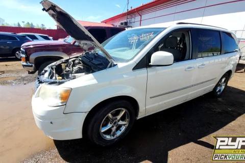 Photo of 2010 Chrysler Town & Country