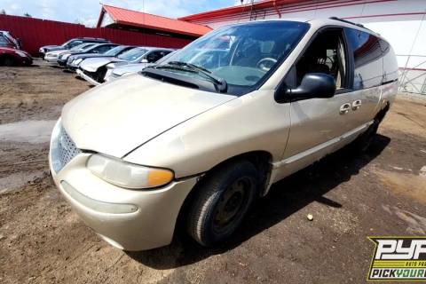 Photo of 2000 Chrysler Town & Country