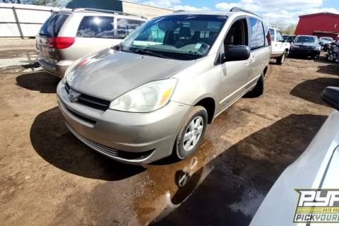 Photo of 2004 Toyota Sienna