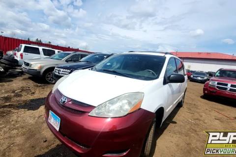 Photo of 2004 Toyota Sienna