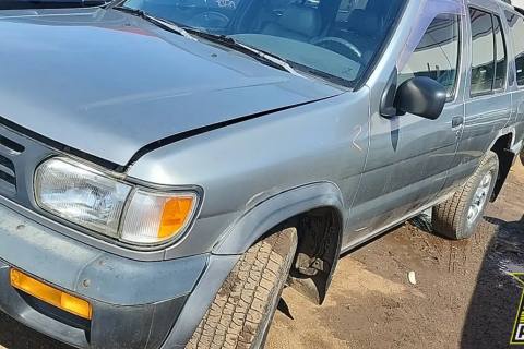 Photo of 1999 Nissan Pathfinder