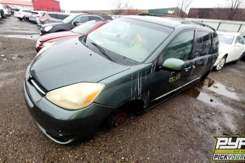 Photo of 2005 Toyota Sienna