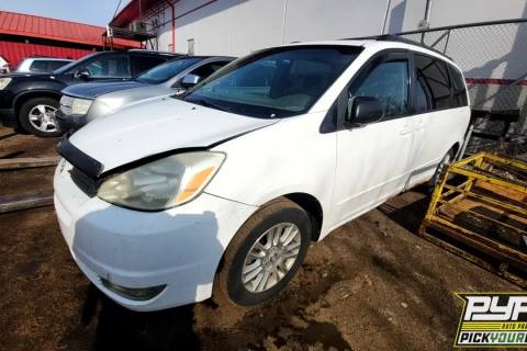 Photo of 2005 Toyota Sienna