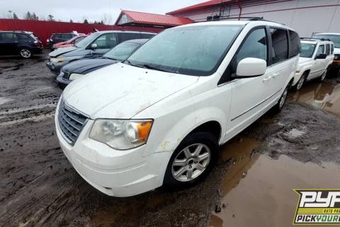 Photo of 2010 Chrysler Town & Country
