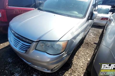 Photo of 2012 Chrysler Town & Country