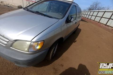 Photo of 2001 Toyota Sienna