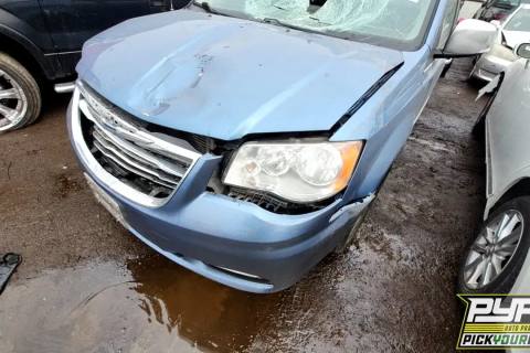 Photo of 2012 Chrysler Town & Country