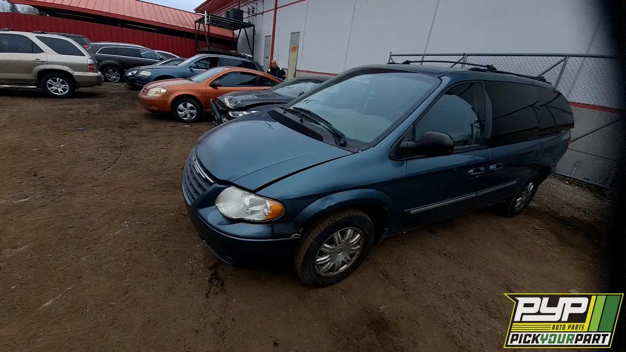 Photo of 2005 Chrysler Town & Country