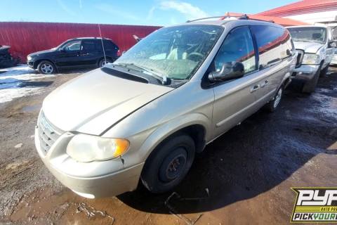 Photo of 2005 Chrysler Town & Country