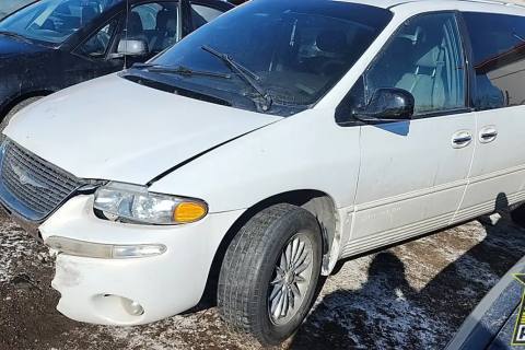 Photo of 1999 Chrysler Town & Country