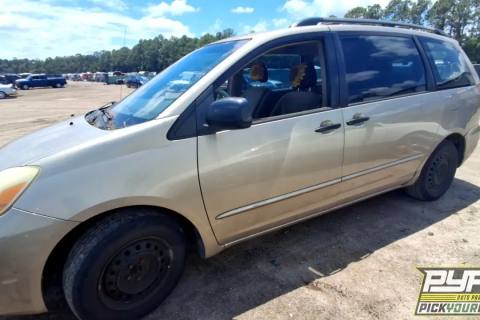 Photo of 2005 Toyota Sienna