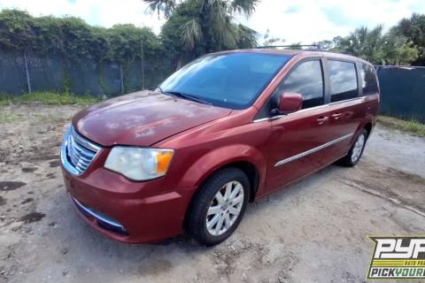 Photo of 2014 Chrysler Town & Country