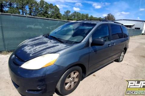 Photo of 2010 Toyota Sienna