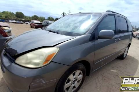 Photo of 2005 Toyota Sienna