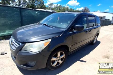 Photo of 2011 Volkswagen Routan