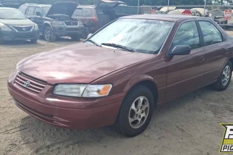 Photo of 1999 Toyota Camry