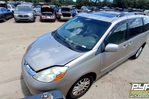 Photo of 2008 Toyota Sienna