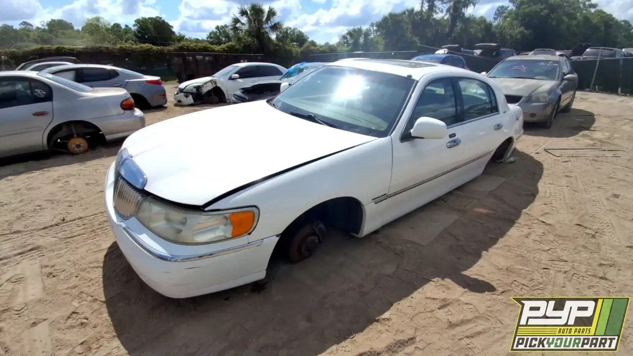Photo of 2002 Lincoln Town Car
