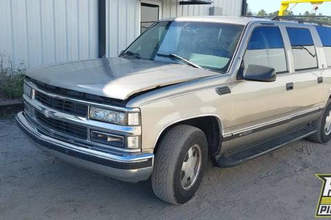 Photo of 1999 Chevrolet C1500 Suburban
