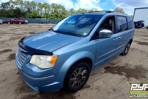 Photo of 2010 Chrysler Town & Country