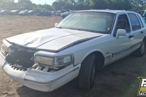 Photo of 1996 Lincoln Town Car