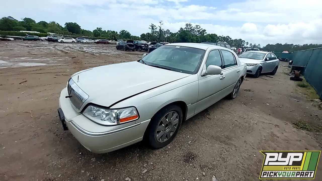 Photo of 2004 Lincoln Town Car
