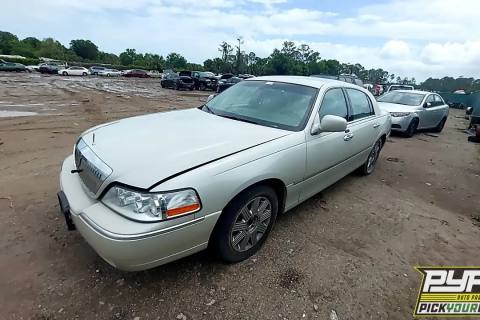 Photo of 2004 Lincoln Town Car