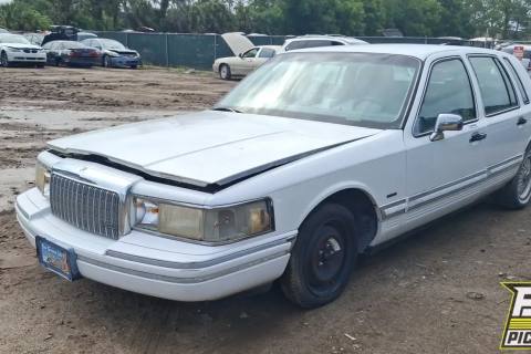 Photo of 1993 Lincoln Town Car