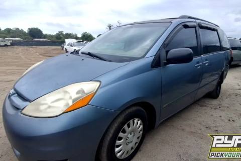 Photo of 2010 Toyota Sienna