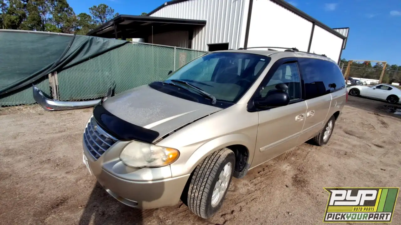 Photo of 2005 Chrysler Town & Country