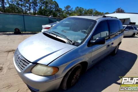 Photo of 2005 Chrysler Town & Country