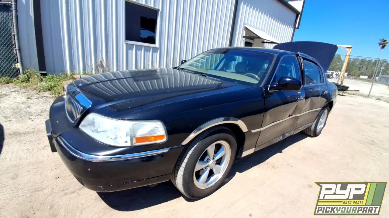 Photo of 2004 Lincoln Town Car