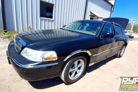 Photo of 2004 Lincoln Town Car