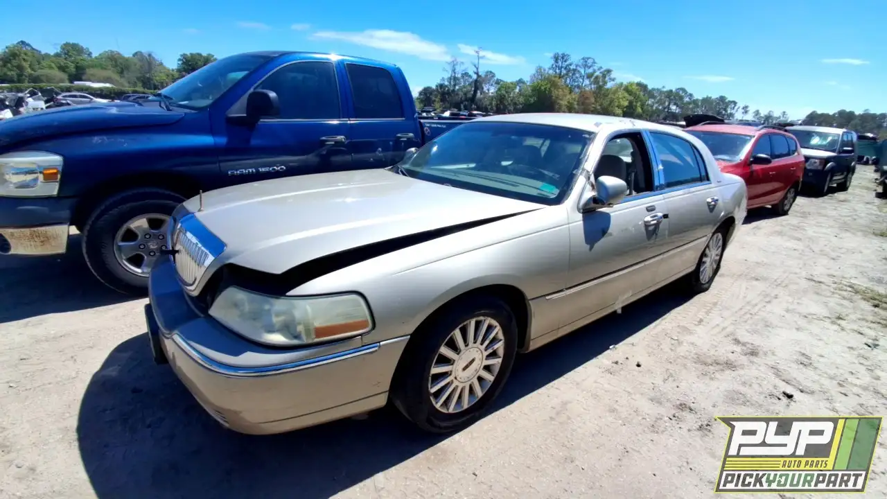 Photo of 2004 Lincoln Town Car