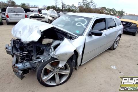 Photo of 2005 Dodge Magnum