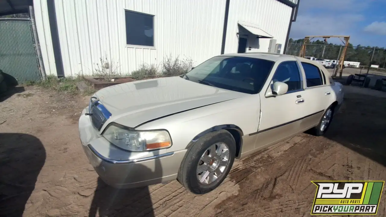 Photo of 2005 Lincoln Town Car