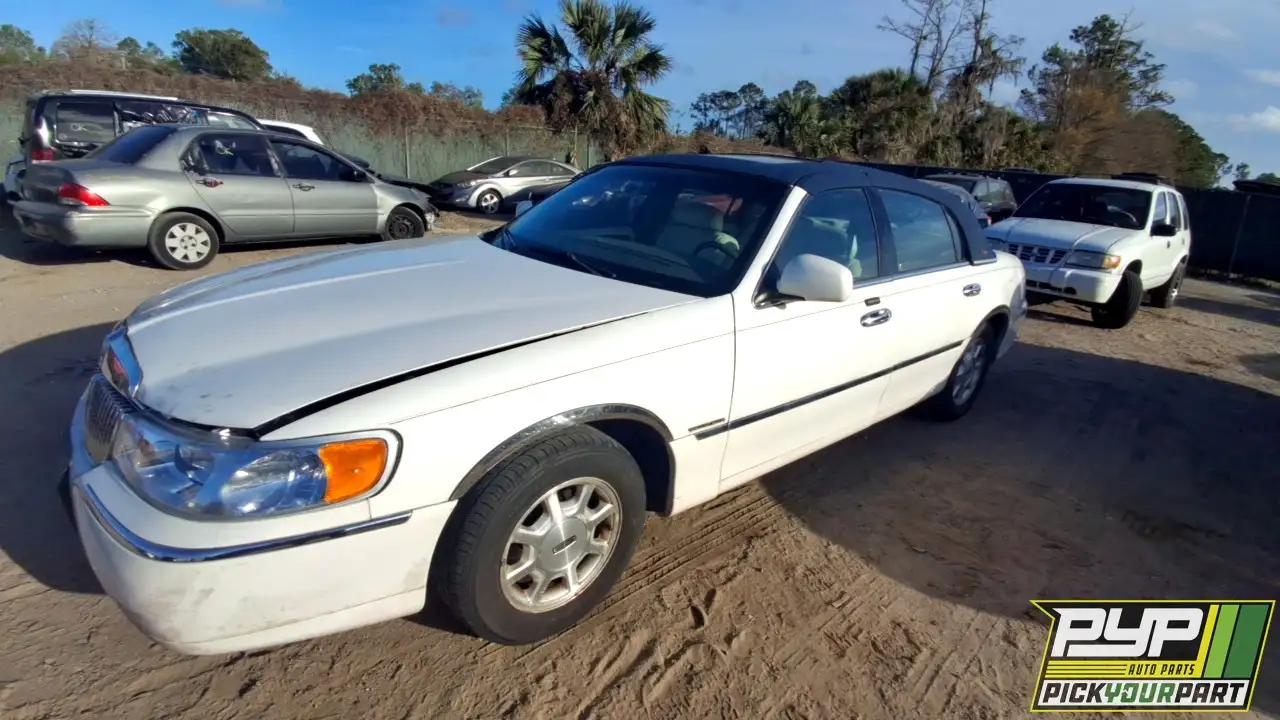 Photo of 2002 Lincoln Town Car