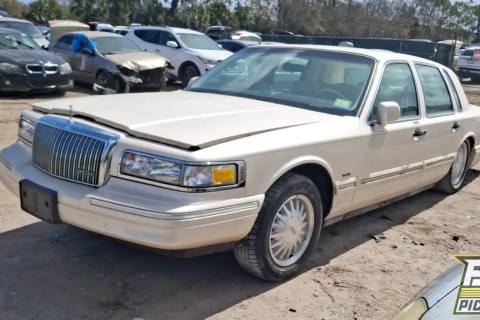 Photo of 1996 Lincoln Town Car