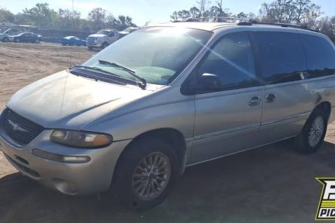 Photo of 1999 Chrysler Town & Country