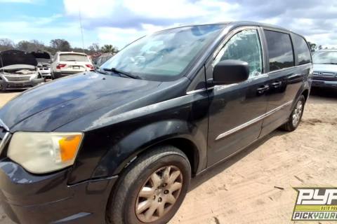 Photo of 2015 Chrysler Town & Country