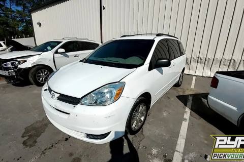 Photo of 2004 Toyota Sienna