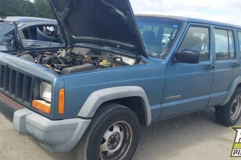 Photo of 1999 Jeep Cherokee