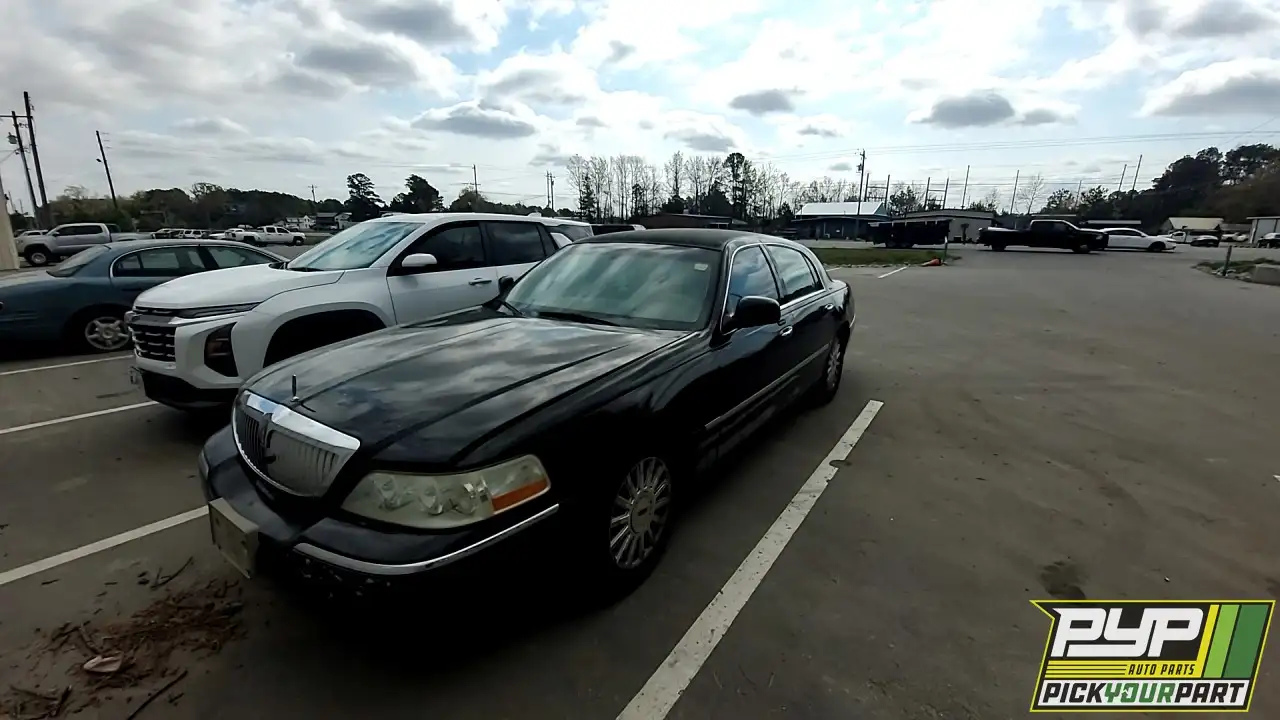 Photo of 2005 Lincoln Town Car