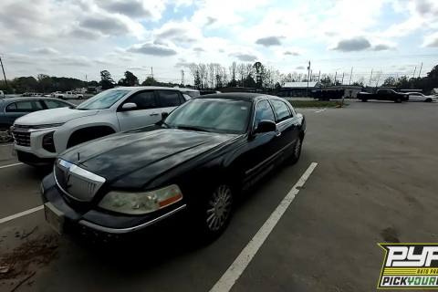 Photo of 2005 Lincoln Town Car