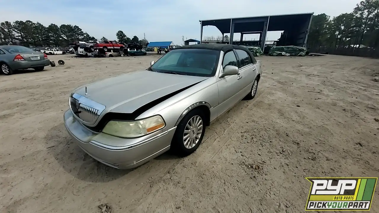 Photo of 2003 Lincoln Town Car