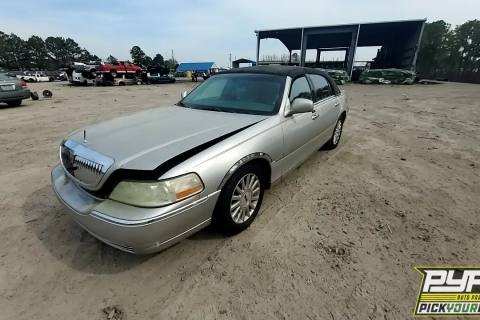 Photo of 2003 Lincoln Town Car