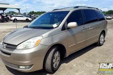 Photo of 2005 Toyota Sienna