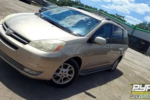 Photo of 2005 Toyota Sienna